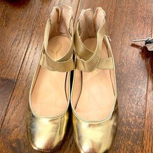 Nina Girl’s metallic gold dress shoe